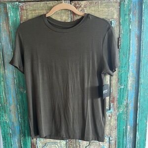 NWT VELVET by Graham and Spencer crew neck tee shirt XS